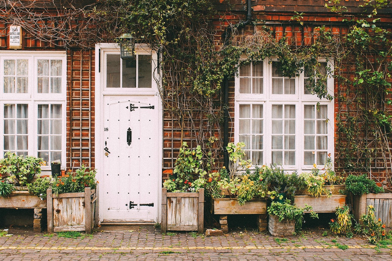 City apartment with small scale gardening<br />” title=”City apartment with small scale gardening<br />” /><figcaption>Afbeelding: StockSnap / Pixabay</figcaption></figure>
<div class=