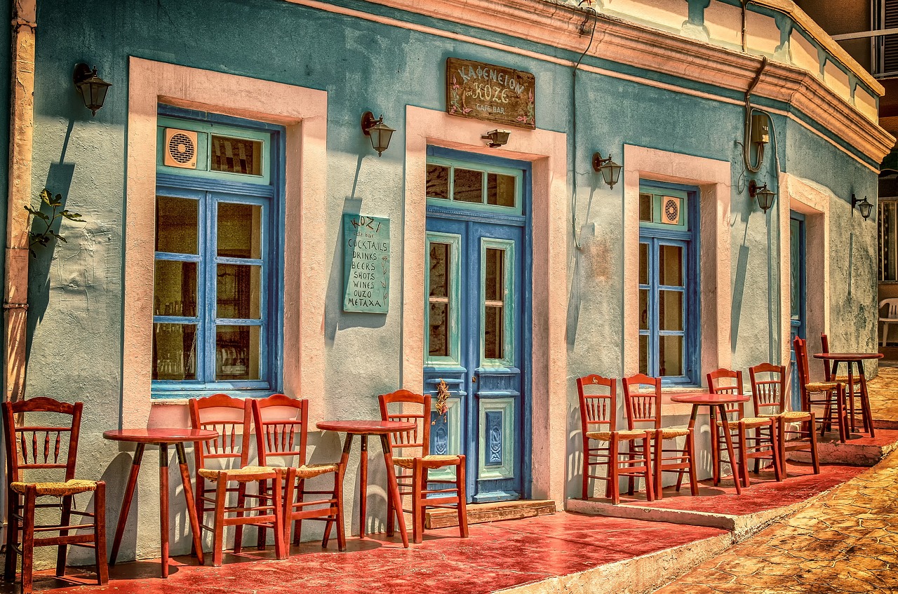 Kitchen designed with Mediterranean Blue tiles Kitchen designed with Mediterranean Blue tiles