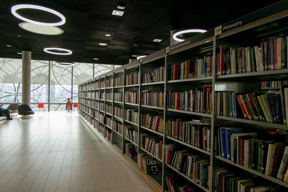 Warm autumn hues light up bookshelf Warm autumn hues light up bookshelf